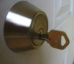 Avon Locksmith Service Avon, MA 508-392-4260 - 13-Key-Broke-In-Lock